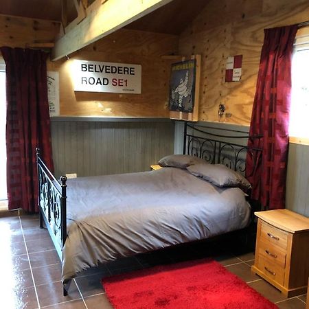 The Lodge Бедфорд Екстериор снимка