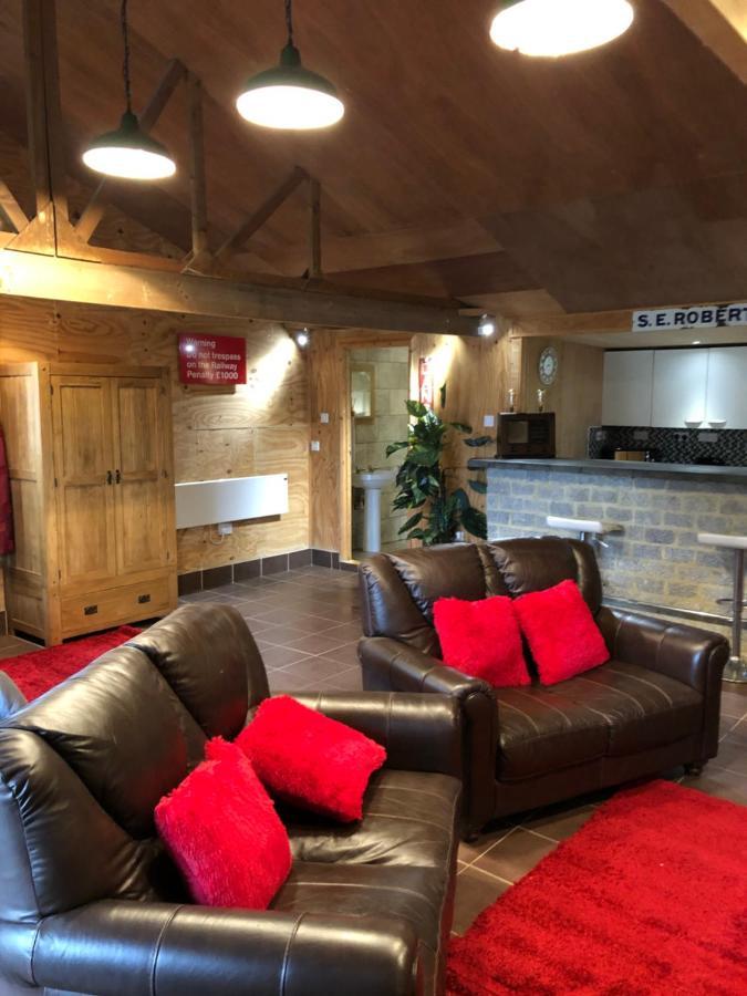 The Lodge Бедфорд Екстериор снимка
